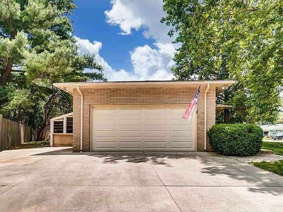 3rd image of 264 Gary Lee Dr