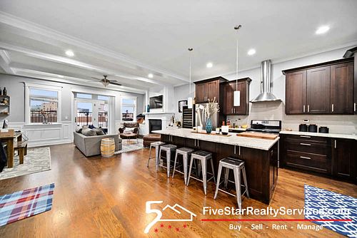 2nd image of 1324 W Grand Ave APT 2W