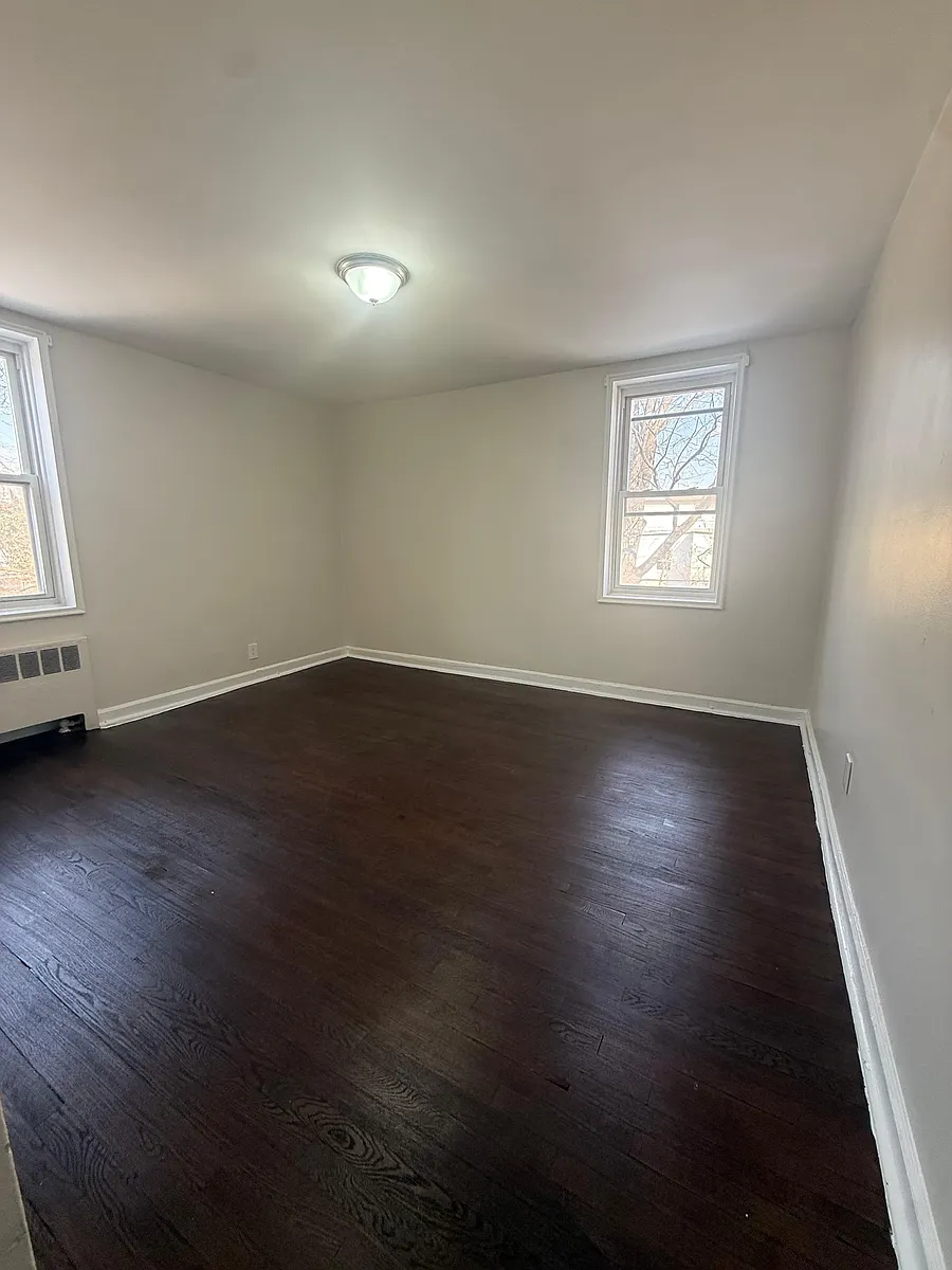 Building Photo - 103 Chancellor Ave #38B