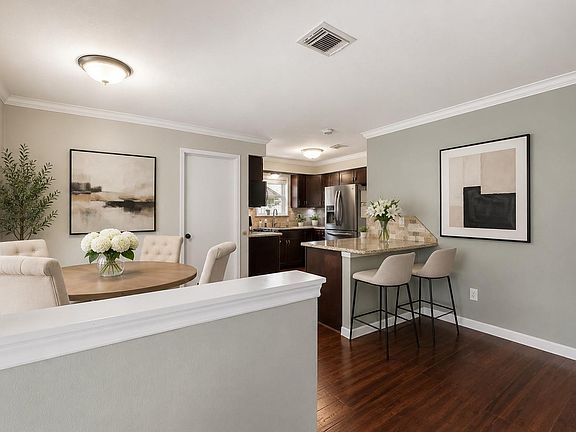 5th image of 5 N Deerfoot Cir