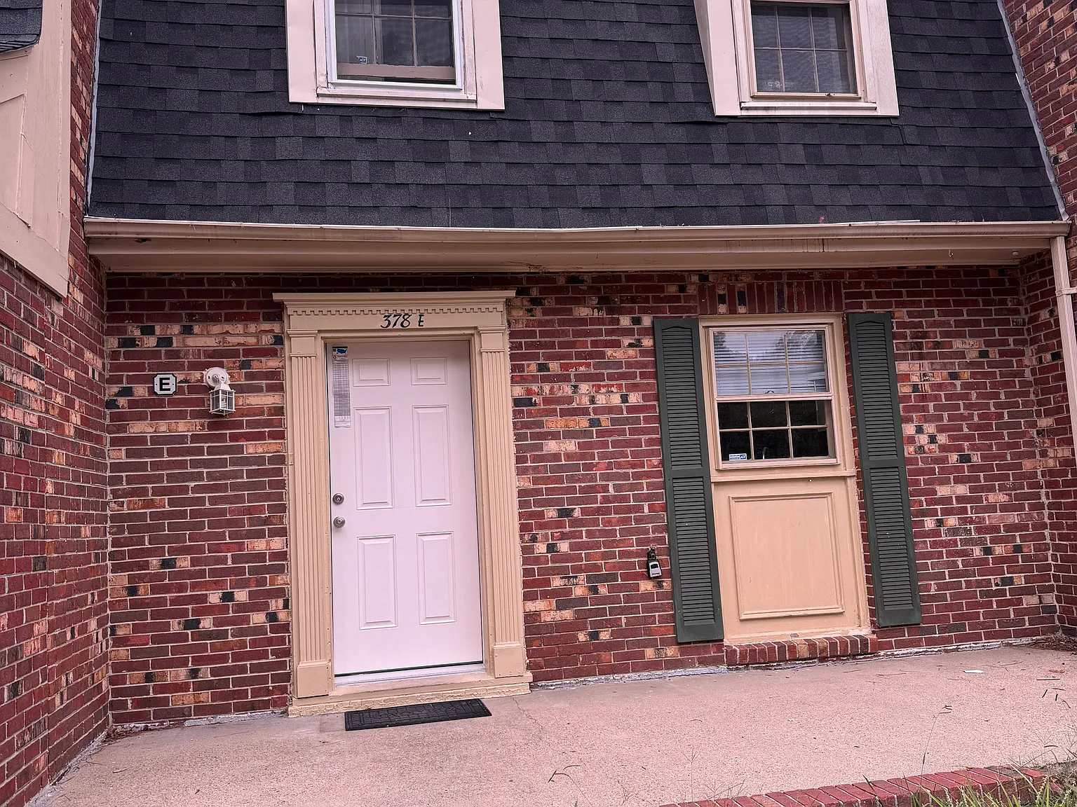 3 bed, 1.5 bath, 1392 sqft, $1,800 — Photo 1