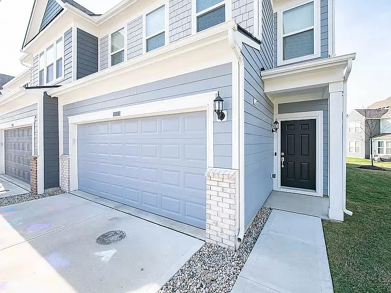 3 bed, 2.5 bath, 2096 sqft, $2,095 — Photo 3