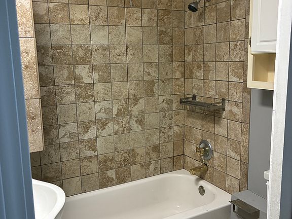 5th image of 3712 Saint Francis Ave