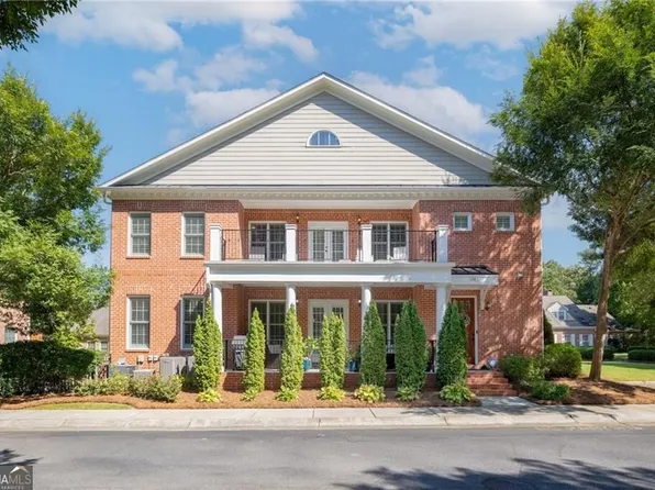 1881 Manor Est, Brookhaven, GA 30341