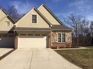 525 Andover Ct, Rochester Hills, MI 48306