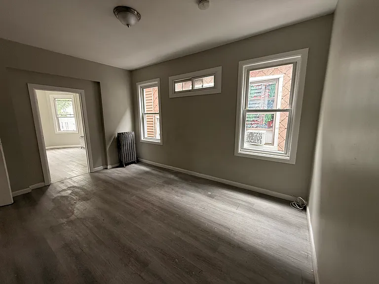 76 Eaton Pl #2 — Photo 3
