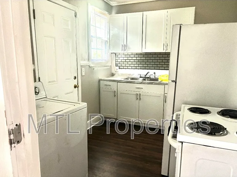 2239 Center St — Photo 2