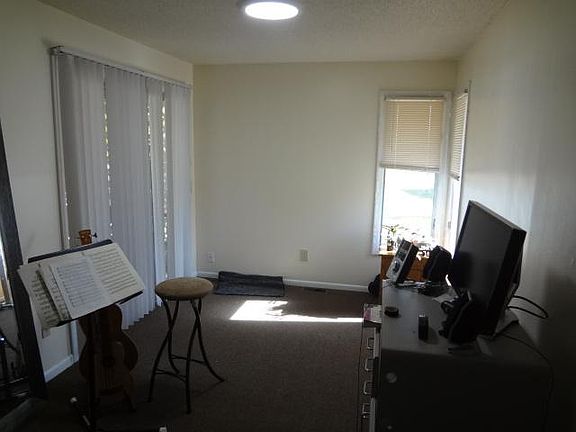 Bedroom 2 - sliding glass door