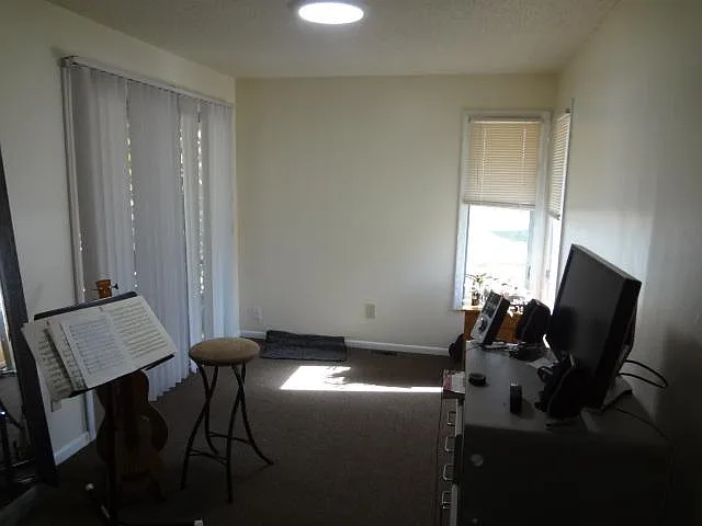 Bedroom 2 - sliding glass door