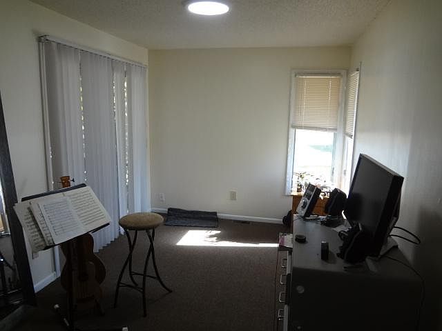 Bedroom 2 - sliding glass door