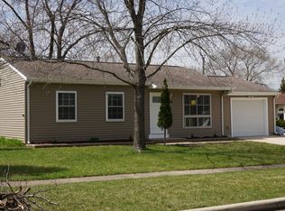 100 Willow Rd, Streamwood, IL 60107