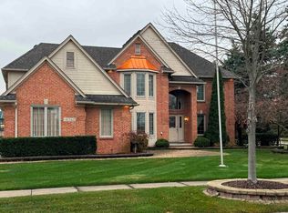 4042 Springbrook Dr, Sterling Heights, MI 48314