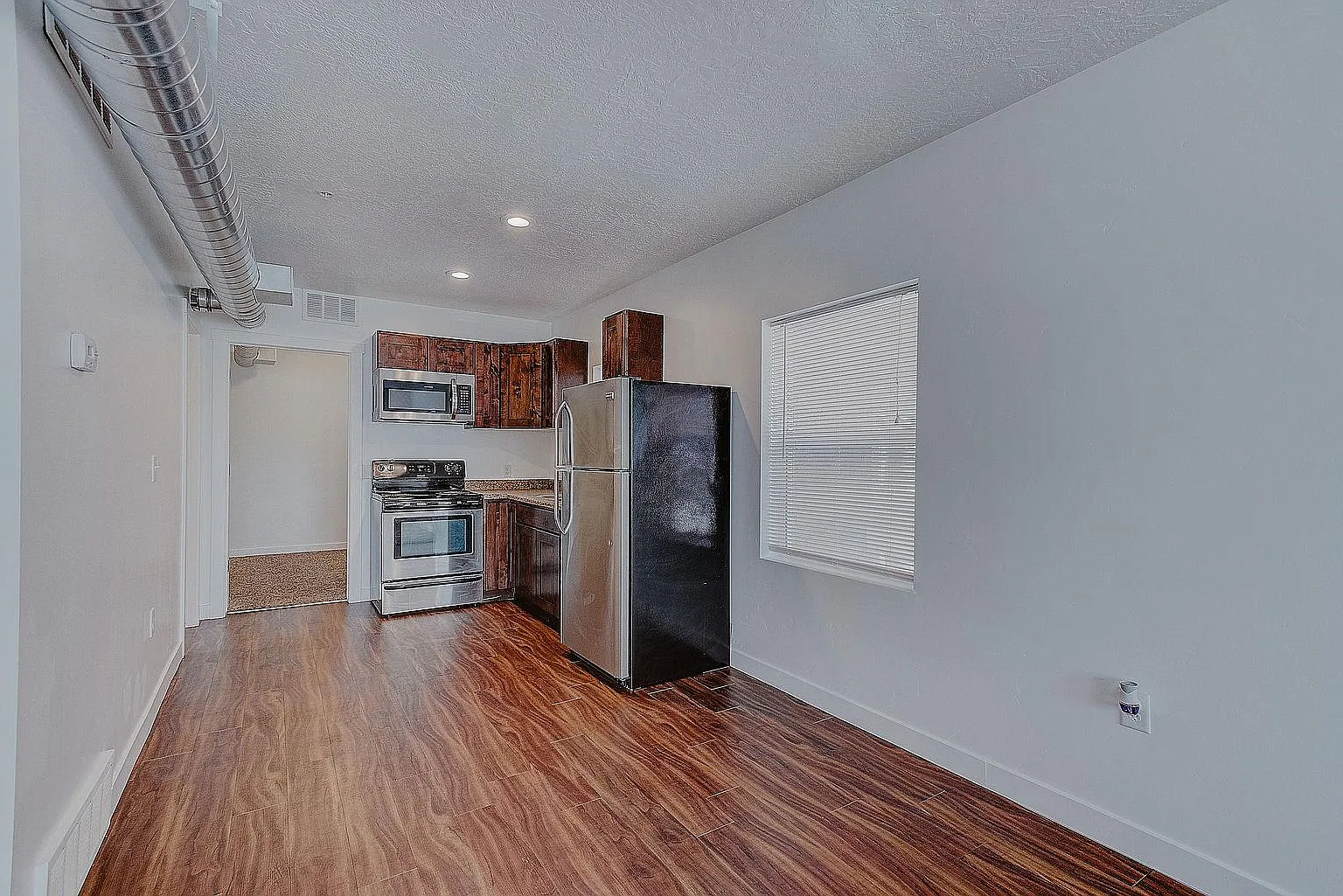 419 E 200 S — Photo 2