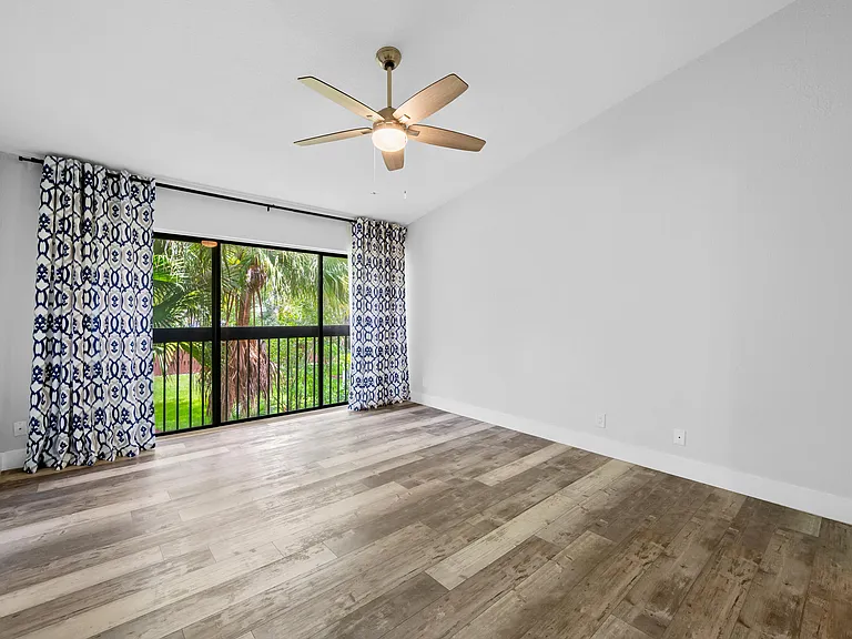 4221 SW 71st Way #4221 — Photo 14