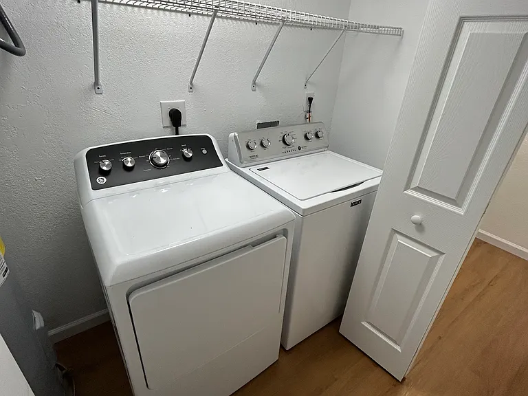 232 Ross Rd — Photo 2