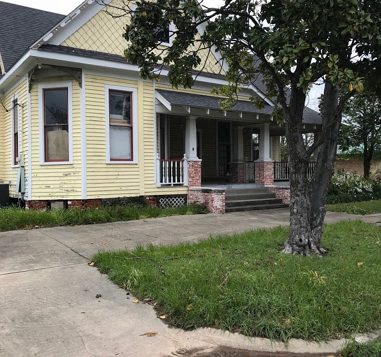 2nd image of 207 Arkansas Ave
