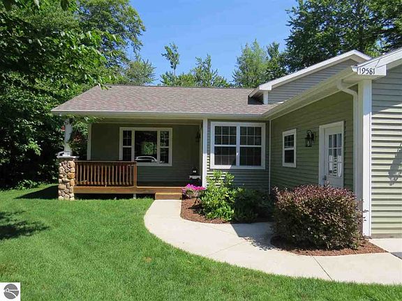2nd image of 19581 Beechridge Dr