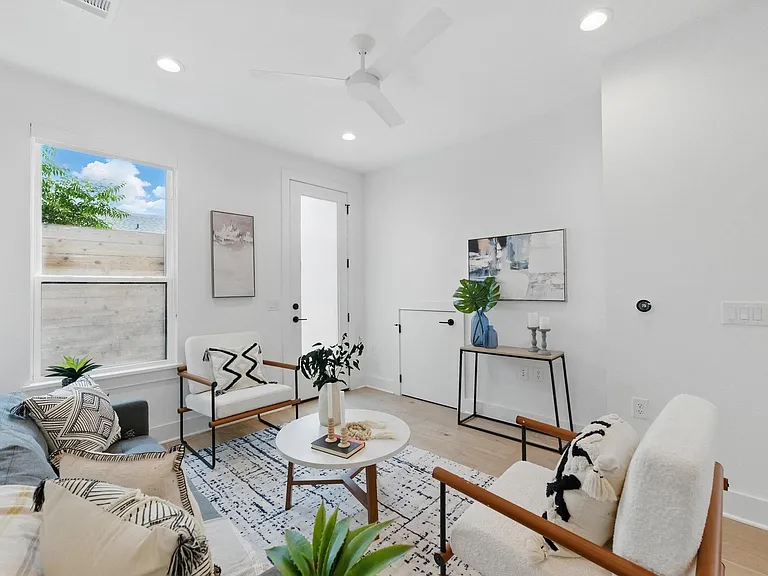 2105 Sl Davis Ave #2 — Photo 5