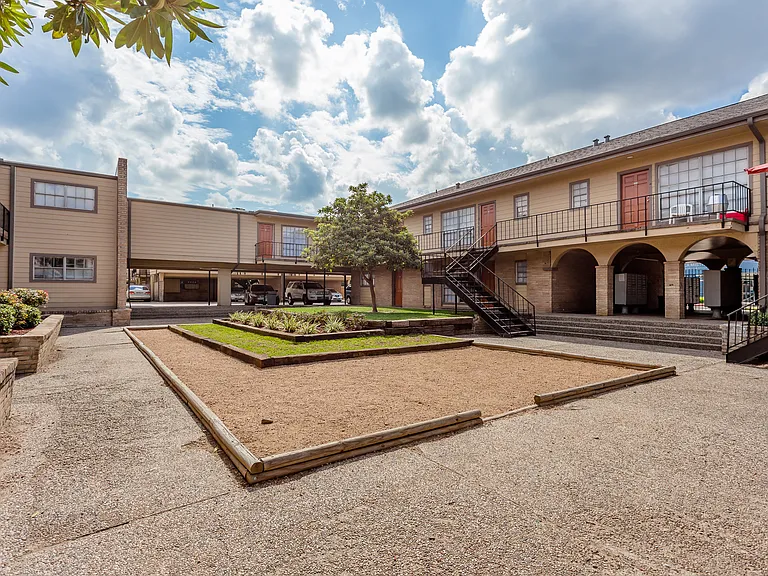 Las Velas at Hillcroft Apts. — Photo 1