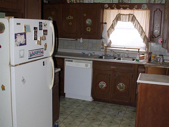 2nd image of 1349 Point Mountain Rd