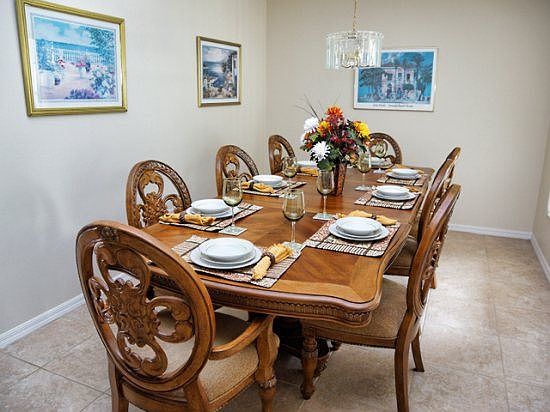 IR4P7709WOC-formal-dining-area