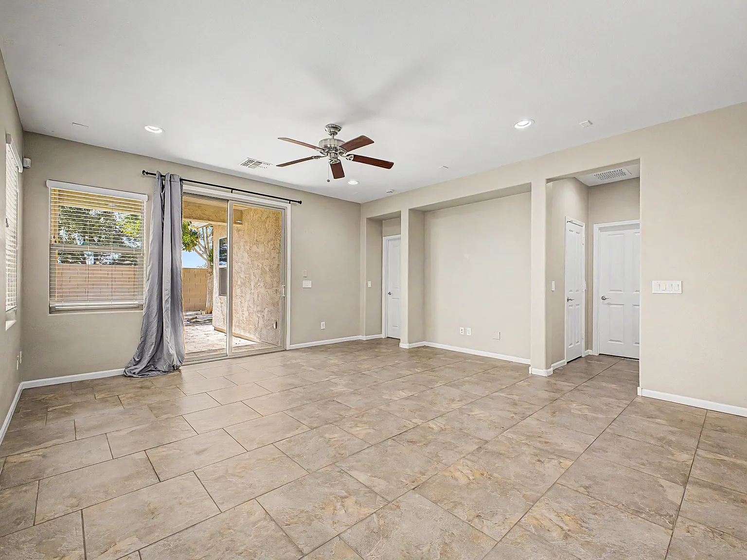 4 bed, 1976 sqft, $2,250 — Photo 3