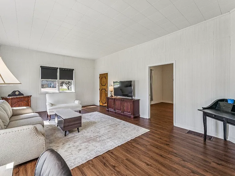 1220 Ashville Rd — Photo 9