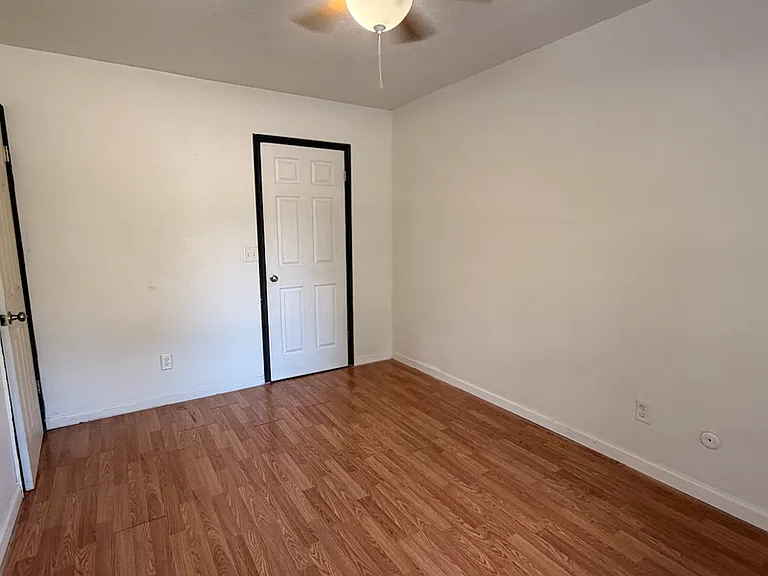 215-217 E Adobe St — Photo 12