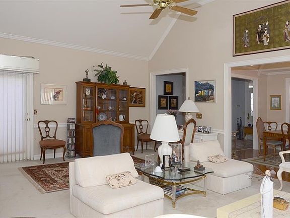 5th image of 9 Willow Bridge Dr