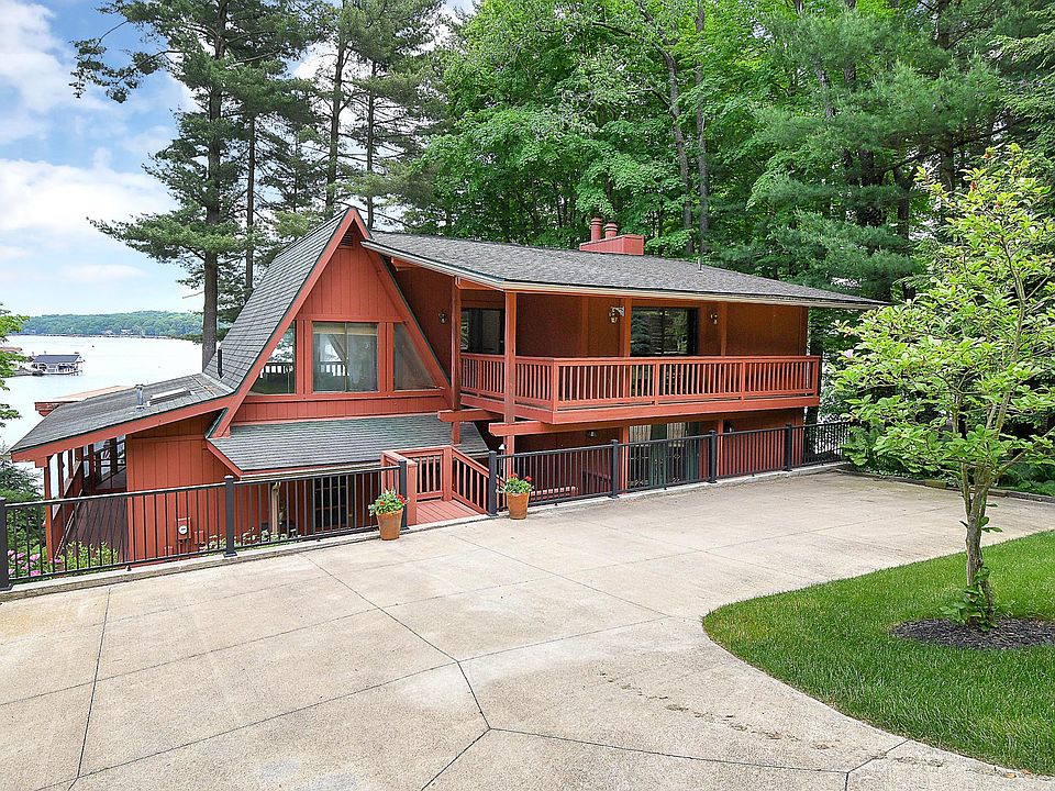 1st image of 487 Greenacre Cir