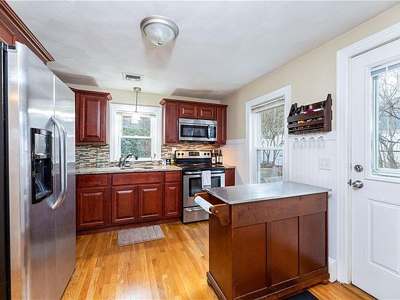 5th image of 63 Harbour Ave