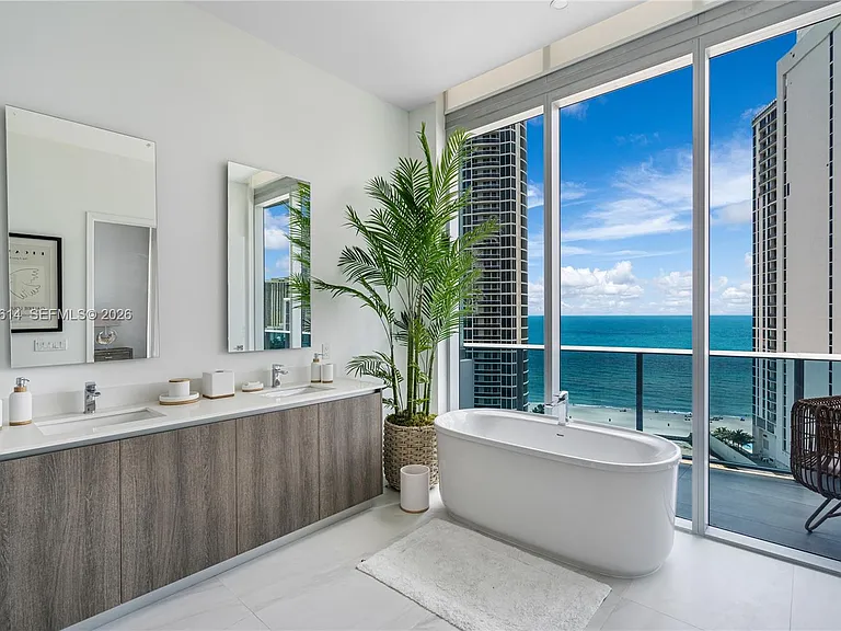 17550 Collins Ave #Penthouse 1 — Photo 57