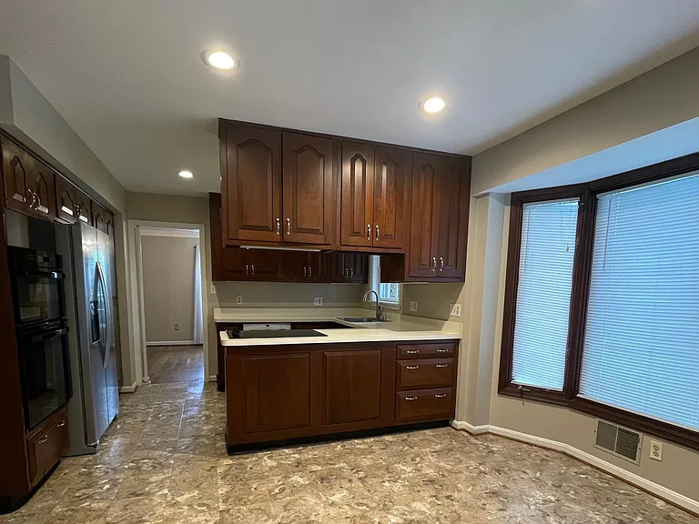 8824 Fircrest Pl — Photo 5