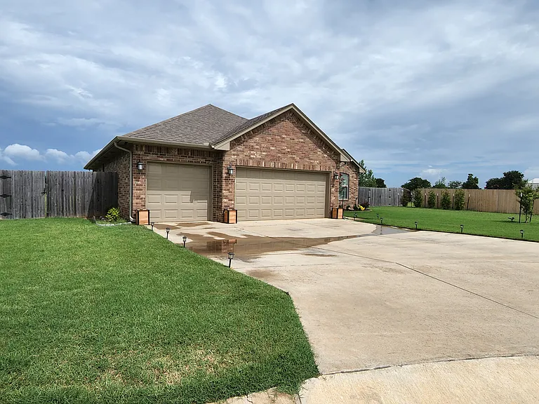 10905 Marion Dr — Photo 2