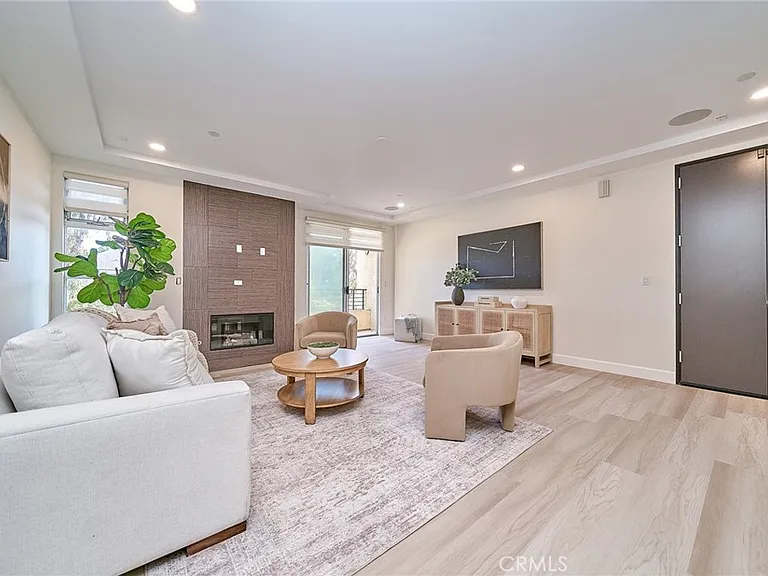 5525 W Olympic Blvd #202 — Photo 6