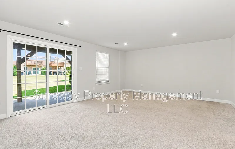 3 bed, 2.5 bath, 1640 sqft, $3,400 — Photo 4