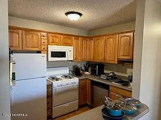 104 Des Moines Ct — Photo 4