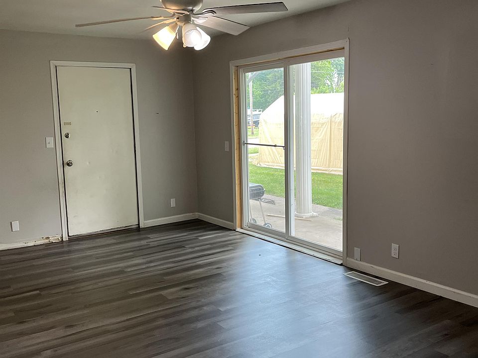 1st image of 402 Lincoln Dr #D