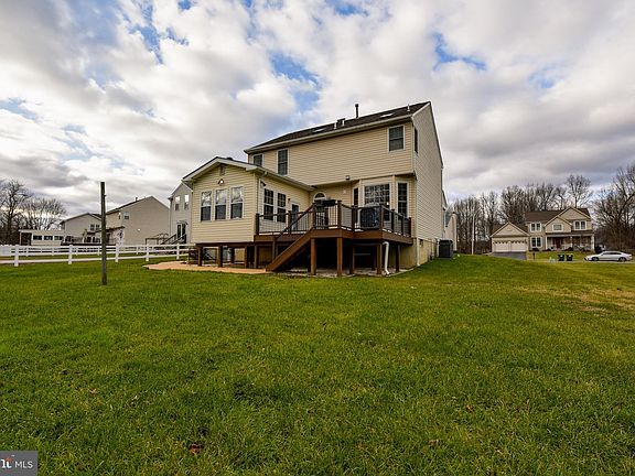 3rd image of 203 Hope Ct E