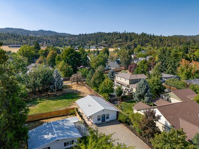 700 Hueners Ln, Jacksonville, OR, 97530
