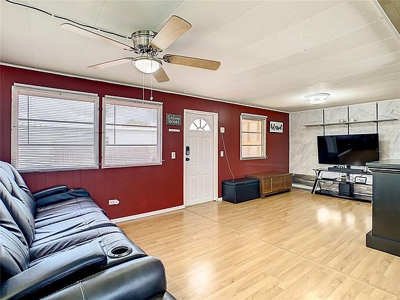 5th image of 903 49th Ave W