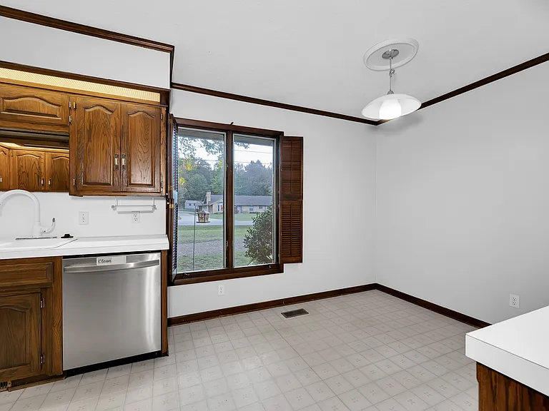2411 S 46th St — Photo 31