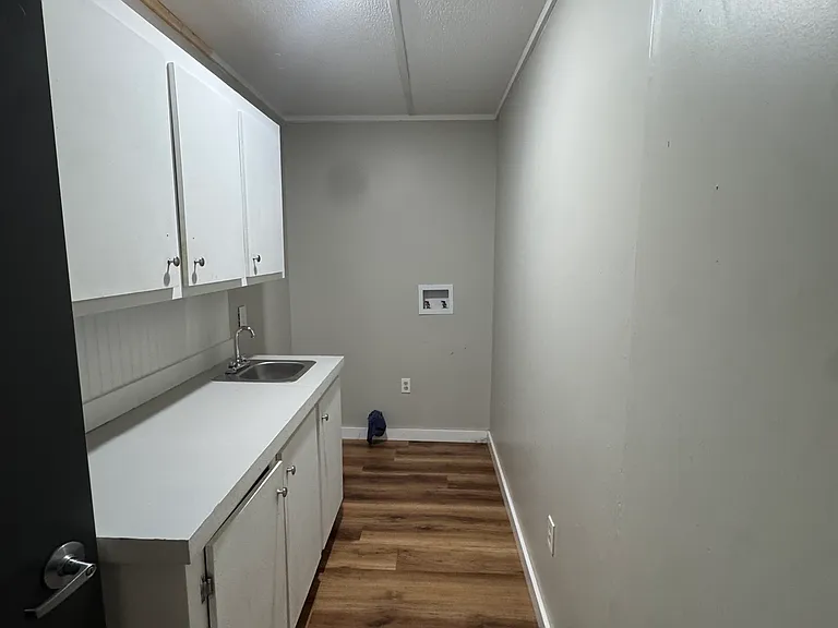 213 E Wright Ave — Photo 8