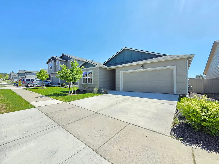 5711 W Georgetown Ln — Photo 32
