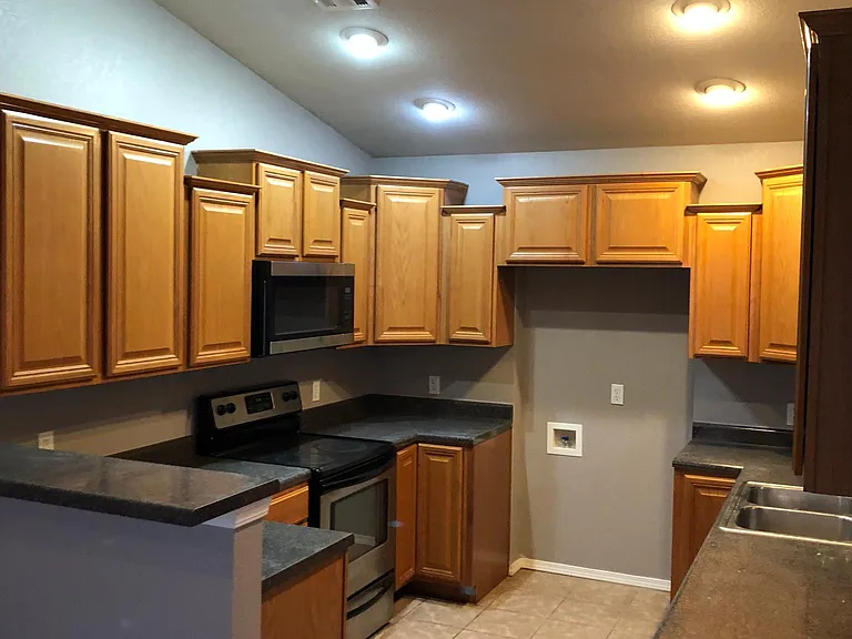 1301 Reavis Xing — Photo 7