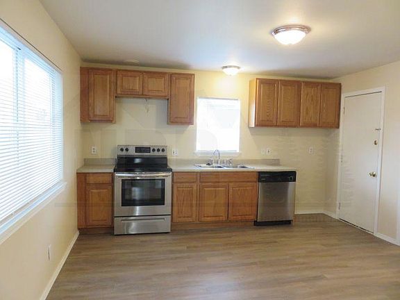 3rd image of 1502 S M St APT A