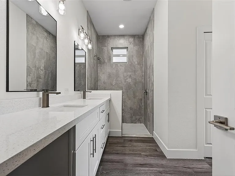 511 Sweetwater Dr — Photo 37