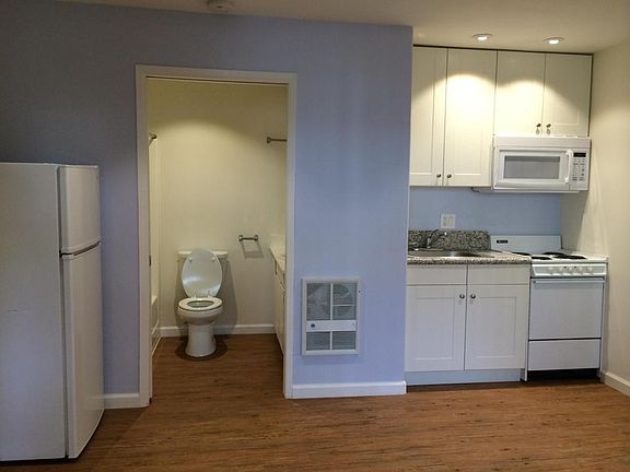 4th image of 4722 33rd St APT 15