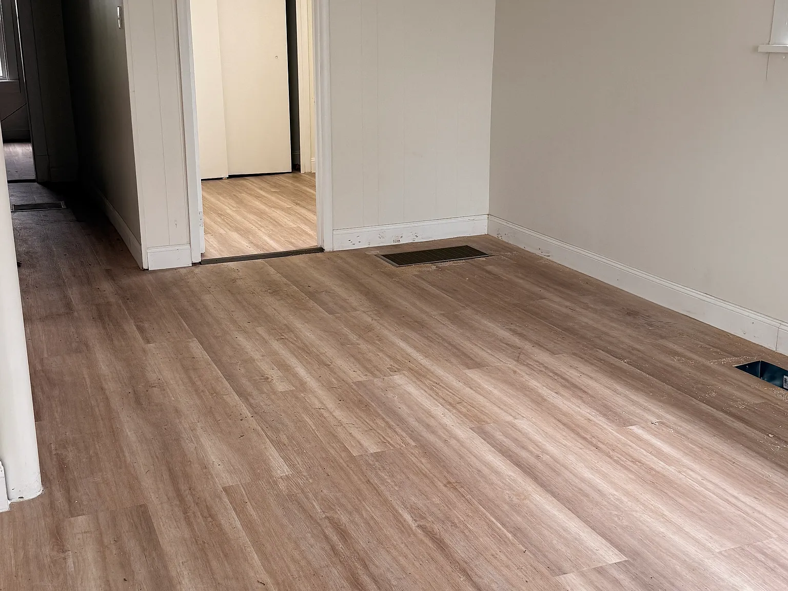 3 bed, 1000 sqft, $975 — Photo 2