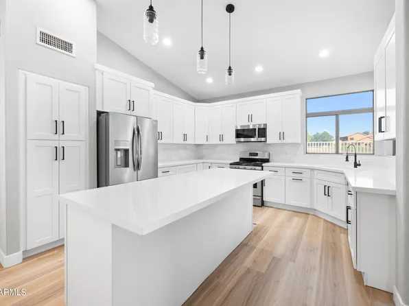 1089 S WESTERN SKIES Drive, Gilbert, AZ 85296